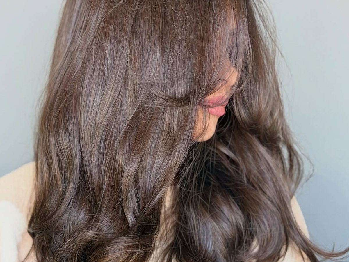 Cabelo com corte em camadas e escova modelada feito no Stefany Concept