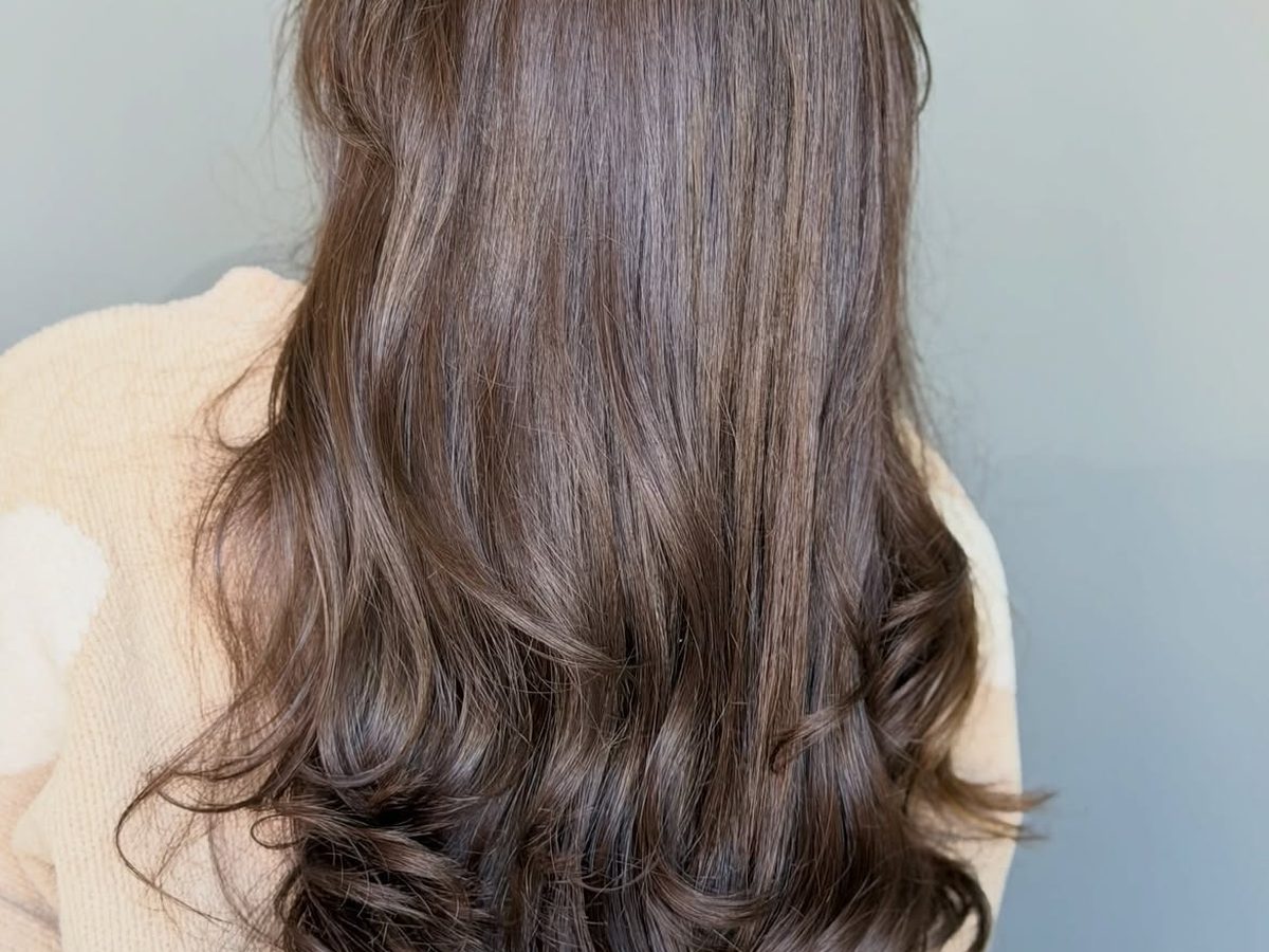 Cabelo com corte em camadas e escova modelada feito no Stefany Concept